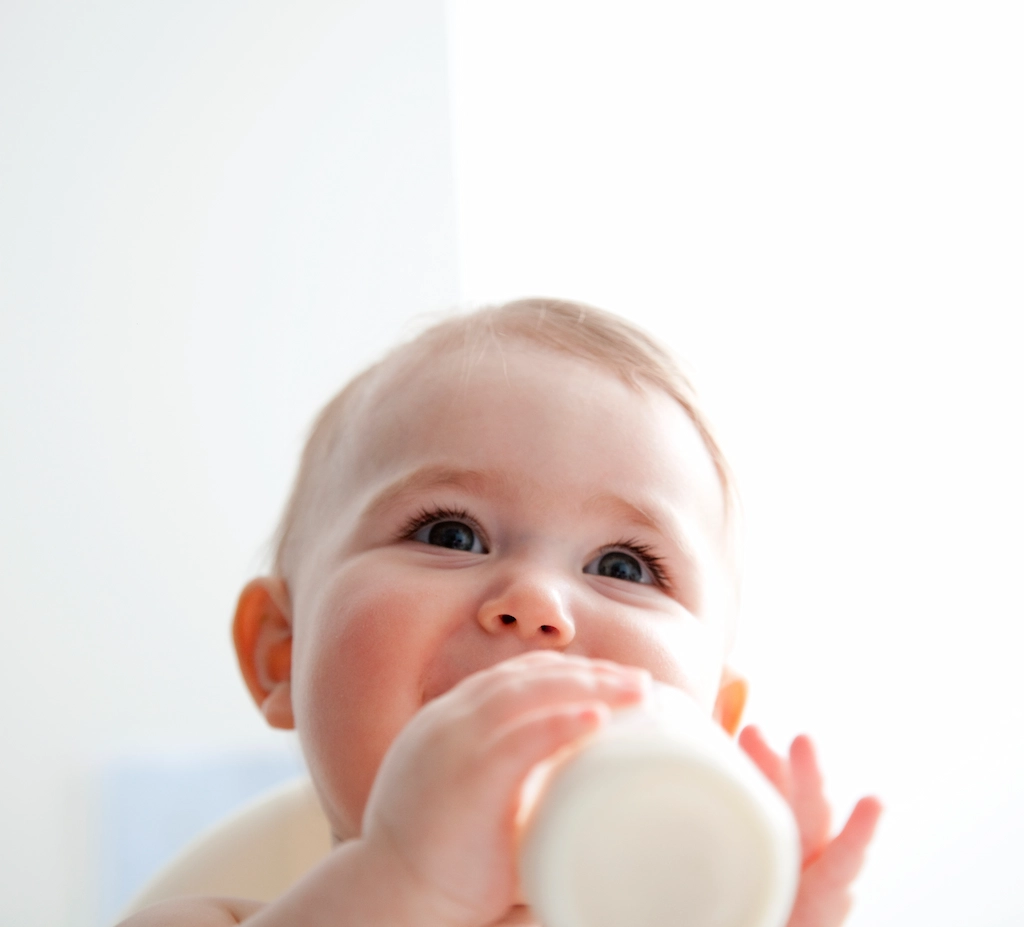 新生兒喝奶量並沒有一個公式能套用所有寶寶，每個寶寶都是不同的個體