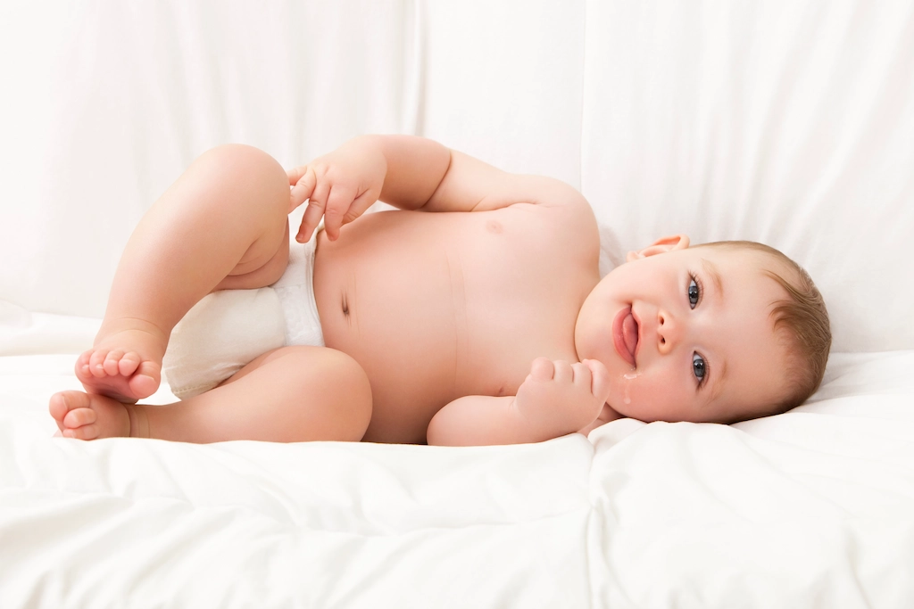 嬰兒翻身普遍發生在4~6個月期間，且需要多次練習